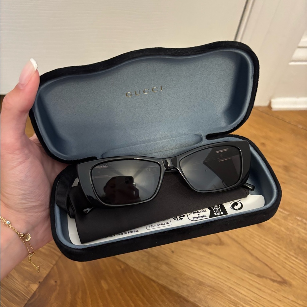 Gucci Black cateye sunglasses GG1681S